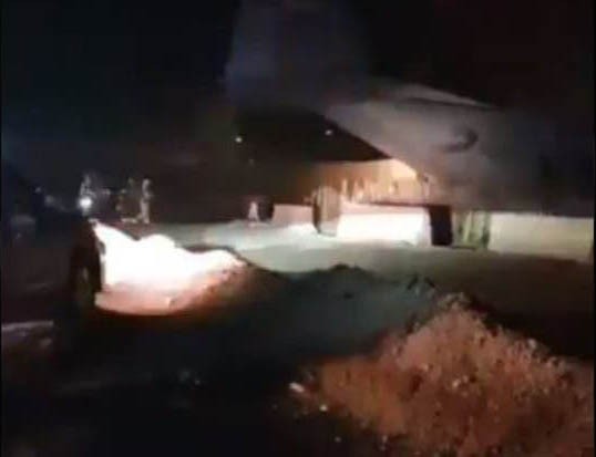 بالفيديو: المشاهد الأولى لخروج طائرة أميركية عن المدرج بالعراق
