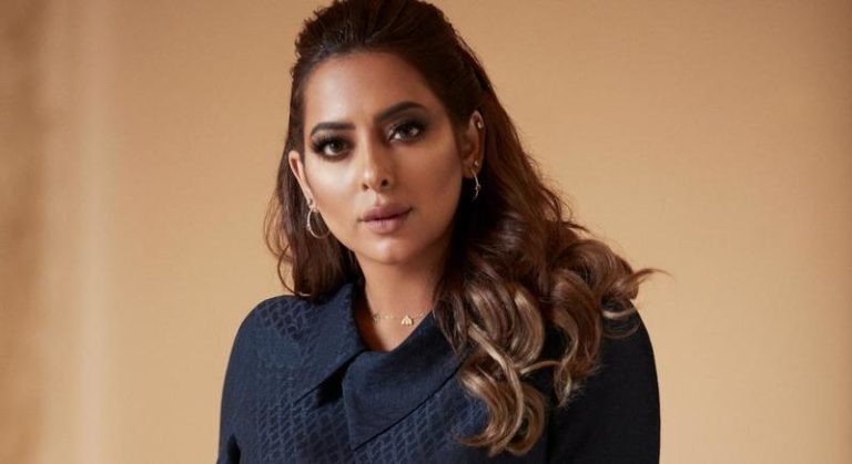 بالفيديو.. فنانة خليجية تعترف: عندي مناطق بارزة في جسمي وسويت لها تجميل
