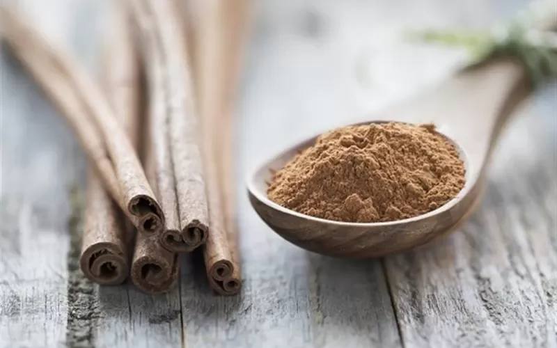 للرجال.. تنشط حياتك وتقيك من العُقم .. فوائد القرفة لن تستطيع الإستغناء عنها !!