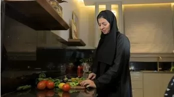 سيدة سعودية رفضت الطبخ لضيوف زوجها وذهبت إلى أسرتها.. وعندما عادت إلى منزلها كانت الصدمة!