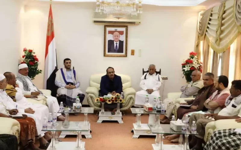 محافظ حضرموت ينجح في صفقة مع المعلمين هذه تفاصيلها