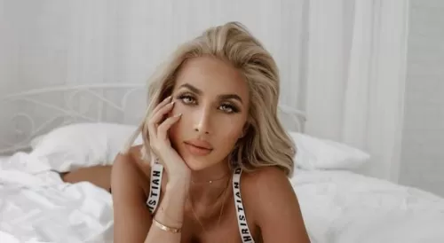 لسببب اخلاقي صادم السعودية مودل روز تخلع زوجها وتعريه امام القضاء