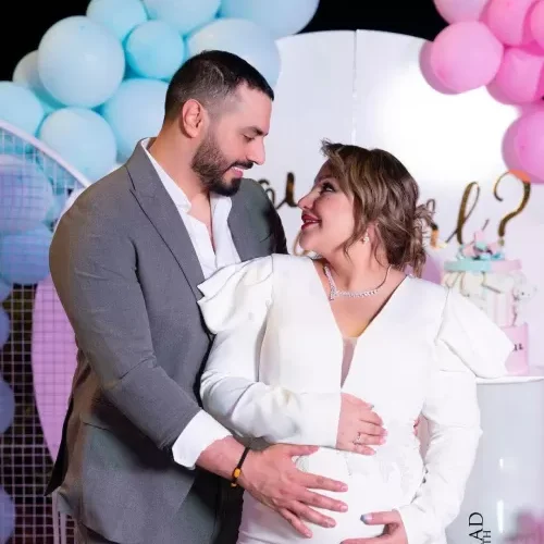 شهد الشمري ترقص بطريقة غريبة في حفل الاعلان عن جنس جنينها.. فيديو