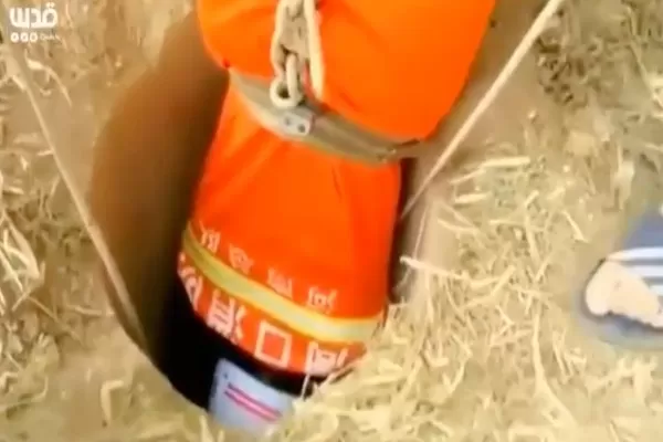 شاهد سرعة انقاذ طفل صيني سقط في بئر في ظروف مشابهة لما تعرض له الطفل ريان