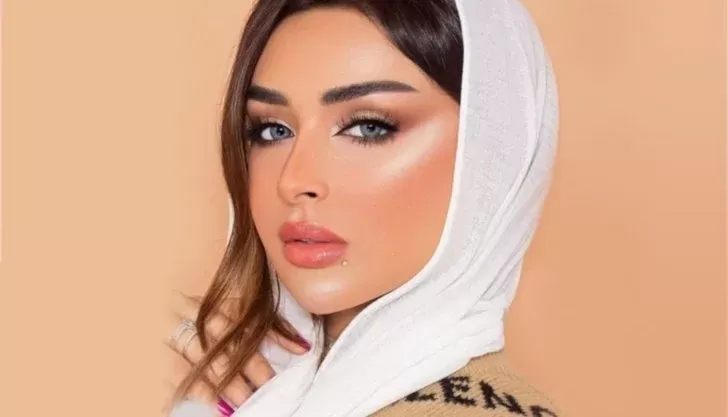 شاهد بالفيديو ما فعلته امل الانصاري بسائق سيارة لأنه رفض اشباع رغباتها