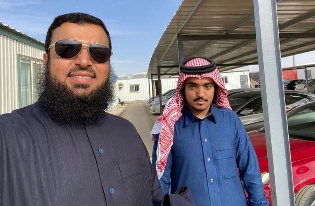 رجل أعمال يتفاجأ بمؤهل كابتن في أوبر تعرف عليه خلال مشوار.. وهذا ما فعله معه