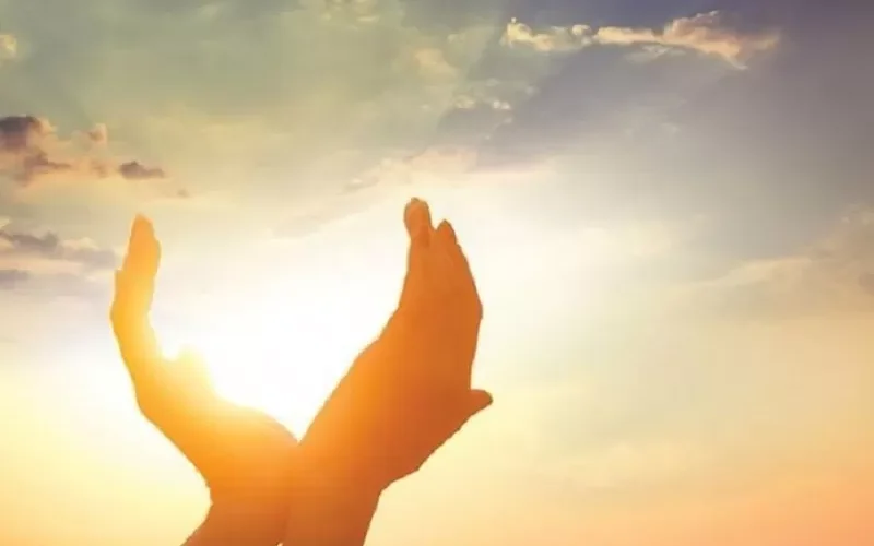 فيديو يوضح افضل وقت تتعرض فيه لأشعة الشمس في فصل الشتاء وكم هي المدة التي تحتاجها للحصول على كمية كافية من فيتامين د من اشعة الشمس