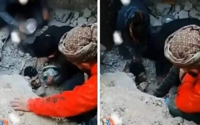 شاهد.. لحظة استخراج شاب سوري مدفون أسفل الأنقاض ولا يظهر غير رأسه