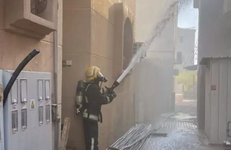 “مدني القطيف” يُخمد حريقًا في منزل بحي الأوجام بدون إصابات