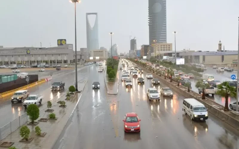 رغم استمرار الصيف.. امطار غزيرة وبرد وسيول على هذه المناطق السعودية