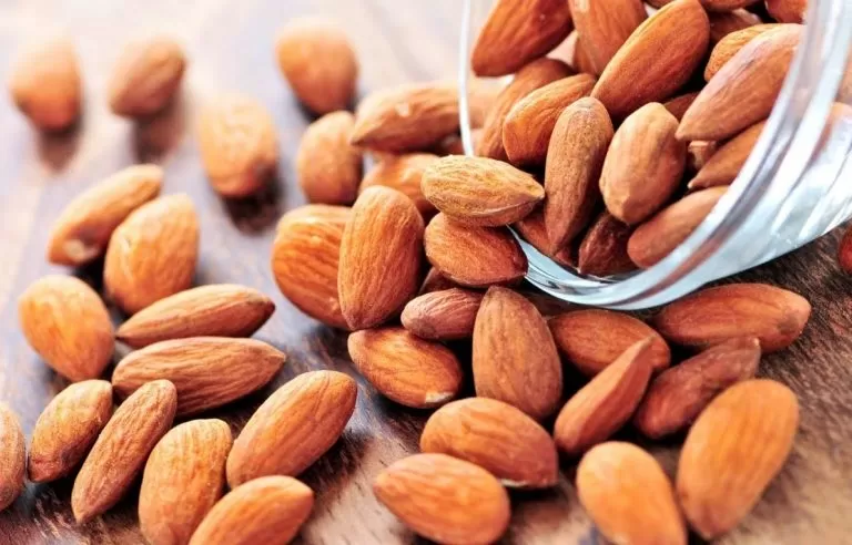 سبحان الله .. اطباء يكشفون ما يحدث في جسمك اذا تناولت حبة لوز واحدة يومياً