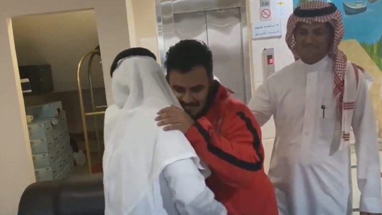 بالفيديو.. ماذا قال السعودي نايف قرادي عن مربيته بعد 27 عاما على اختطافه؟