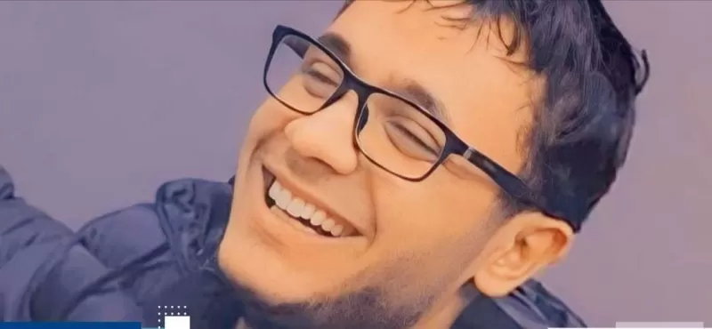 التفاصيل الكاملة لوفاة نجل شاعر يمني شهير غرقاً على السواحل اليمنية وهو يبحث عن وطن يمنحه الأمان .. اسم وتفاصيل