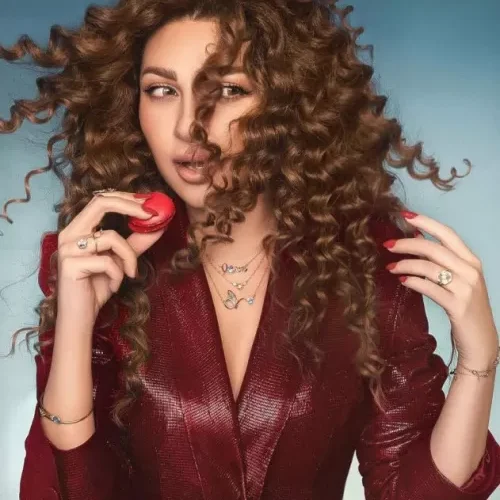 مريام فارس تظهر بحمالة صدر فقط بعد ان خلصت فلوسها وما بقي معها قيمة نص متر قماش والصور جريئة جداً