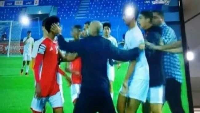 اتحاد غرب اسيا يفرض هذه العقوبة على مساعد مدرب منتخب سوريا بعد اعتداءّ على اللاعب اليمني