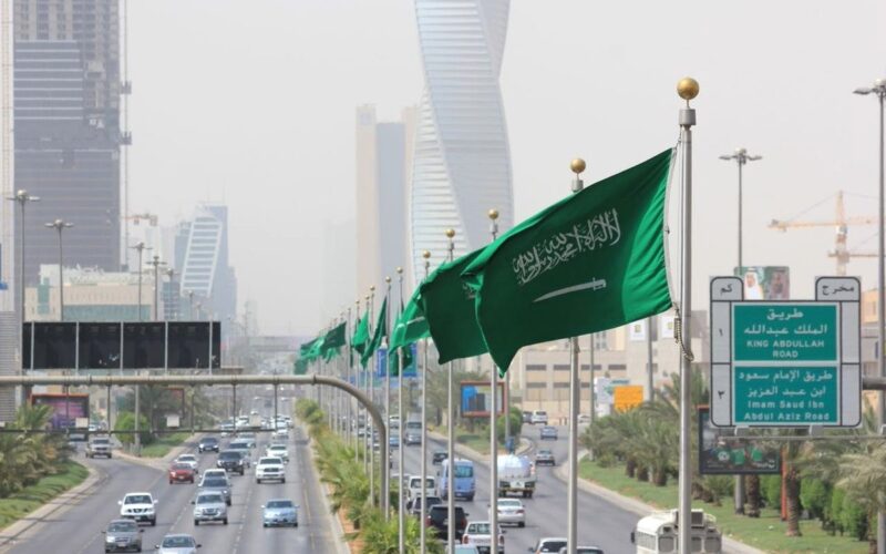 السعودية.. تمديد صلاحية الإقامات والتأشيرات المنتهية بسبب تعذر العودة إلى المملكة