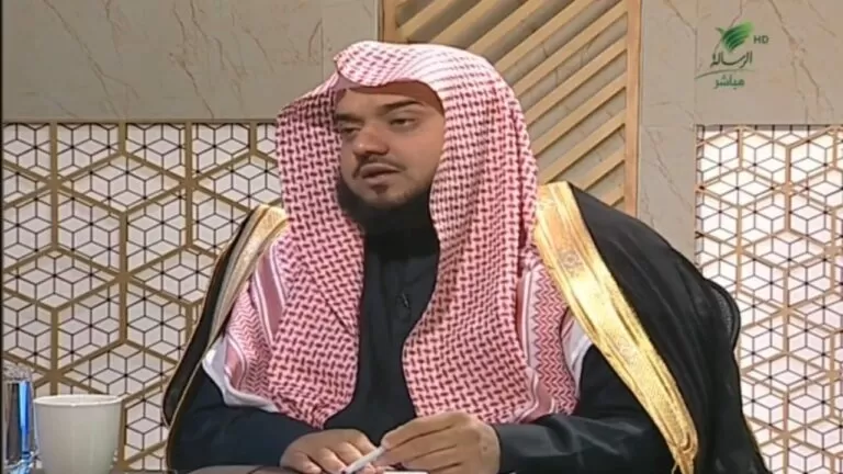 بالفيديو:الشيخ راشد المطوع يوضح عن تساؤل السعوة دون عمل راتبها حلال؟