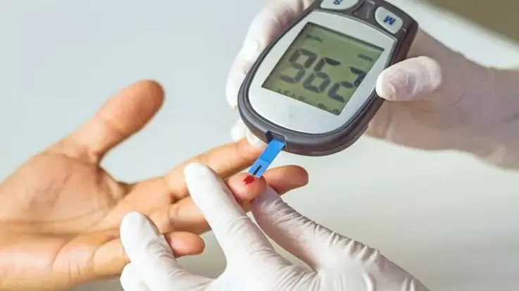 استشاري سعودي يشرح بالتفصيل الفرق بين السكر التراكمي وسكر البول