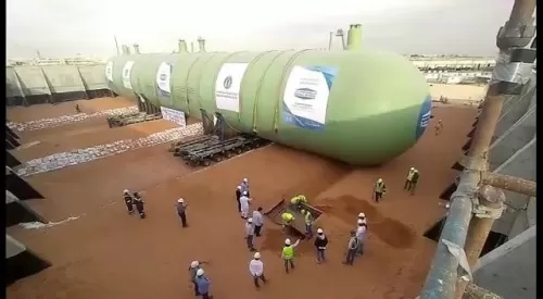شاهد : اكبر خزان غاز يصل الرياض تم نقله بطريقة مبتكرة