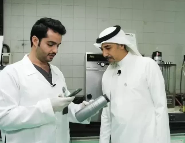 بالفيديو: فني متخصص يوضح كيفية معرفة الزيت الأفضل لمحرك سيارتك.. وطريقة التأكد من أنه ليس مغشوشاً