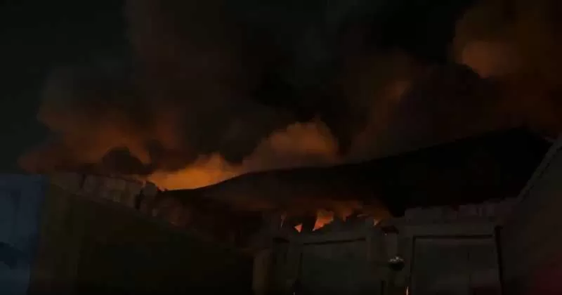 عاجل: حريق هائل في منطقة الصناعية الأولى بمدينة الدمام السعودية (الصور الأولية)