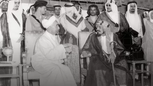 شاهد صورة نادرة للملك عبد العزيز مع الملك عبدالله