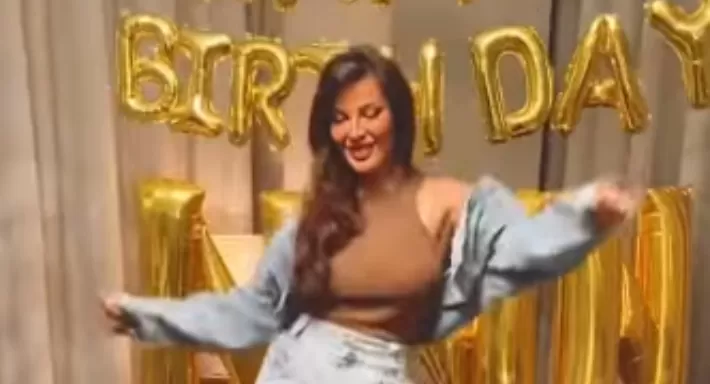 رقص ساخن وتعري من نادين نسيب نجيم في حفلة خاصة جداً