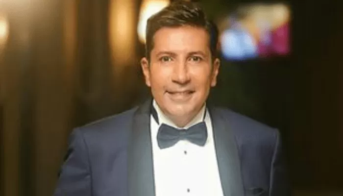 شاهد هاني رمزي يجري عملية تحول جنسي ويظهر بملابس نسائية ساخنة