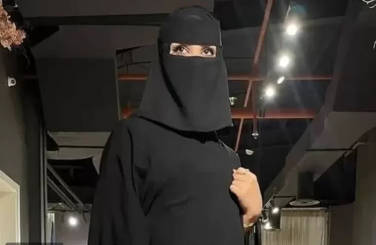بالفيديو: مشاعل الطويرقي تهاجم سعوديات في بث مباشر