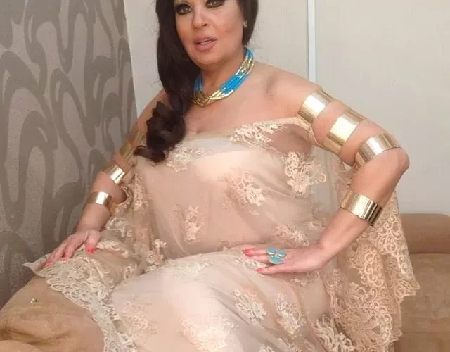 صورة جريئة لفيفي عبده بالقصير جداً
