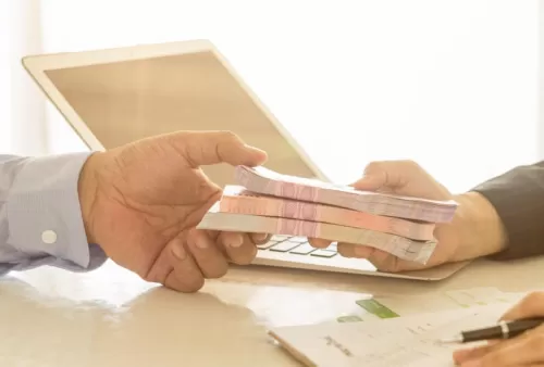 للمقيمين في السعودية: قرض بخمسين الف ريال بدون كفيل ولا تحويل راتب