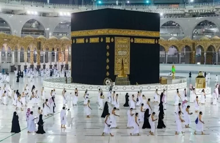 قرار سعودي عاجل حول مناسك العمرة بعد فرض التباعد والكمامات في المملكة