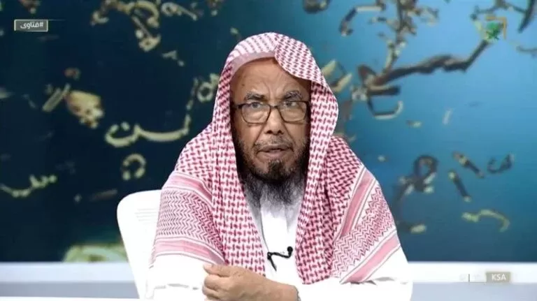 بالفيديو: هل يجوز للأب منح أحد أبنائه نصيبًا أكبر عن بقية أخوته من خلال الوصية؟.. الشيخ عبدالله المطلق يُجيب