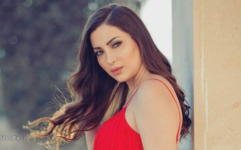 نسرين طافش بظهور جريء والجمهور : لتكوني ناسية البنطلون !