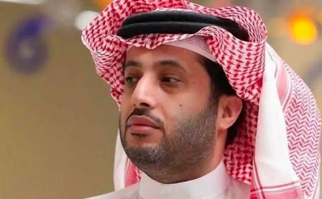 شاهد تركي ال الشيخ يحرج الفنان محمد عبده ويعلق بهذه الطريقة على صورته مع ابناءه