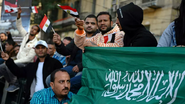 الحكومة المصرية تحذر المقيمين المصريين في السعودية من السجن في هذه الحالات