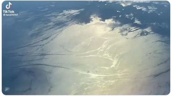 بالفيديو.. طيار سعودي يوثق مشهد مخيف من فوق البحر ويعلق: الوضع مو طبيعي.. في شيء حاصل