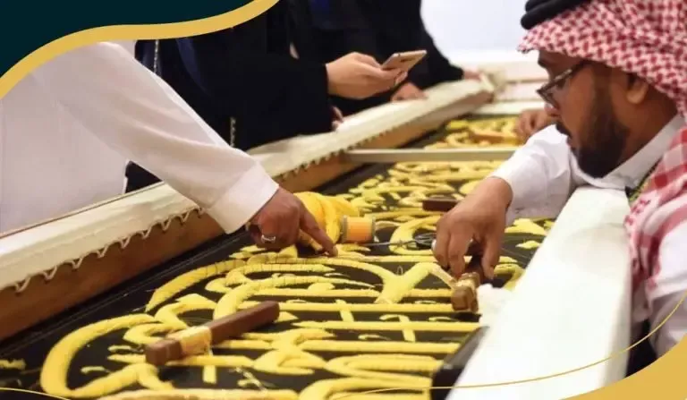 شاهد: السعودية تلبس الكعبة المشرفة أغلى كسوة في تاريخها تتضمن 120 كيلوا من الذهب الخالص عيار 24