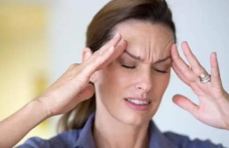 اطعمة ومأكولات نتناولها يومياً تسبب الصداع النصفي وترفع ضغط الدم لمستويات قاتلة