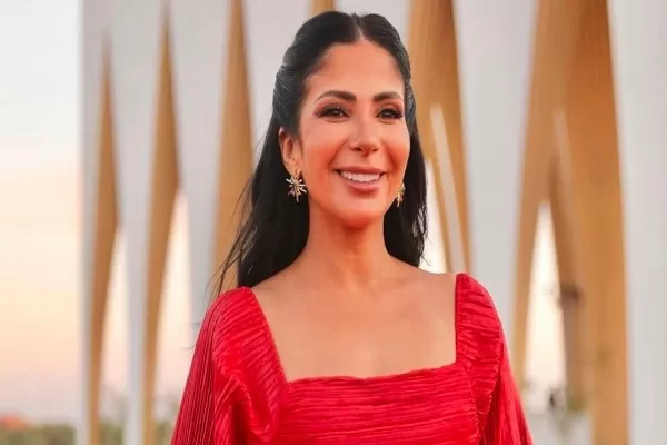 الفنانة منى زكي ترد على الهجوم عليها عليها بنشر دعاء خلع الملابس الداخلية