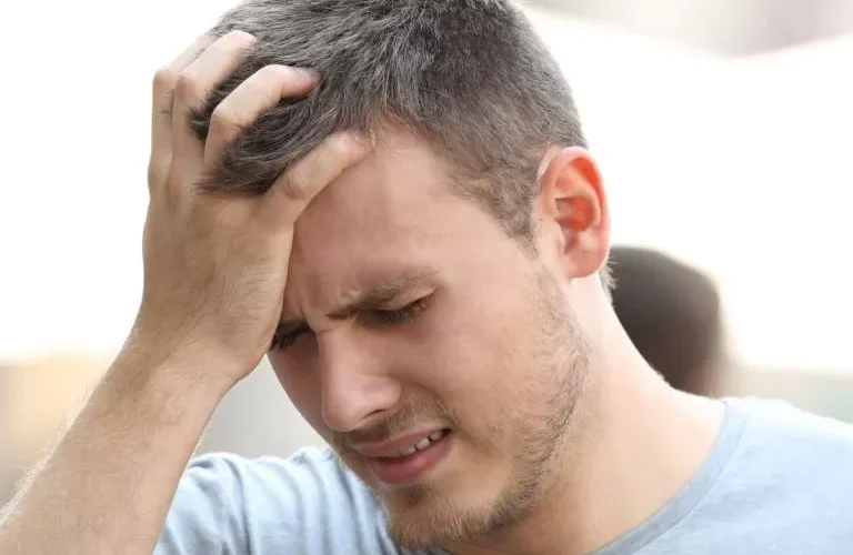 الدوار والدوخة عن الاستيقاظ من النوم مشكلة بسيطة لكنها مزعجة والتخلص منها علاجه بسيط لن تحتاج الى زيارة أي طبيب