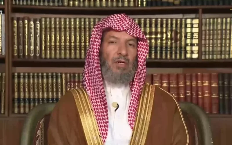 فتوي صادمة من شيخ سعودي شهير حول الاغتسال من الجنابة بدون ماء .