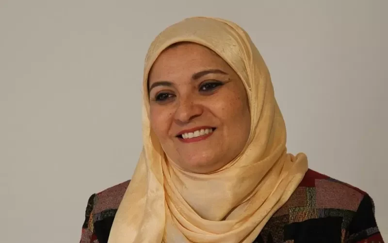 جـــوزي يجمعني مع ضرتي على السرير وانا عاوزة أكتر أعمل إيه ؟؟ .. رد صادم من هبة قطب على متصلة جريئة !!