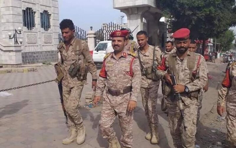 تعز..العميد الخولاني يزور نقاط الشرطة المنتشرة في مدينة التربة