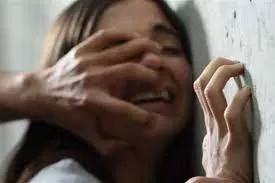 قصة صادمة حدثت في الإمارات .. فتاة شديدة الجمال تقوم بفعل صادم وغير متوقع مع زميلتها أثناء نومها وعند أستيقاظها حدثت الصدمة التي لاتخطر على بال