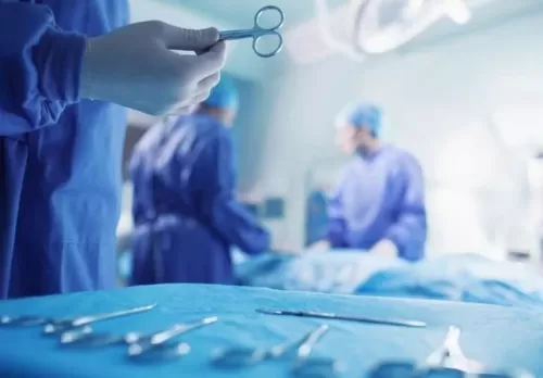 السعودية تشتعل بعد وفاة أمرآة وجنينها بسبب ثلاثة اطباء في المستشفى والتفاصيل مروعة