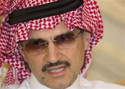 رد فعل غير متوقع من الملياردير الوليد بن طلال تجاه شاب سعودي قال له : ركز معي !