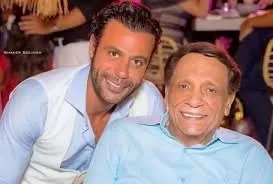 صورة صادمة تكشف حقيقة وفاة عادل إمام ونجله يطلب الدّعاء “لمن رحل عن عالمنا” .. شاهد