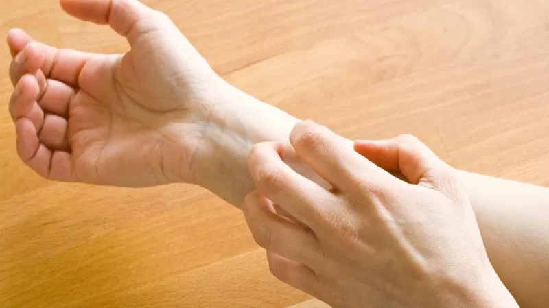 السر وراء اصابة مرضى السكري بالحكة الدائمة في هذا الجزء من الجسم وطريقة التخلص منها