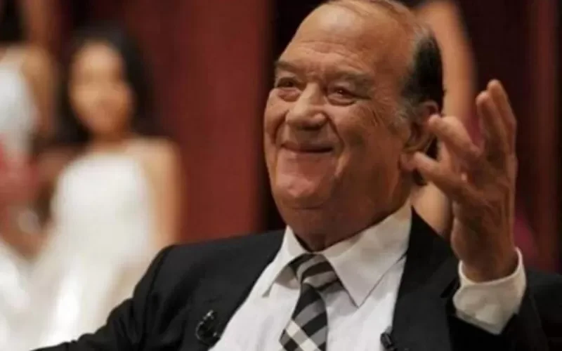 ابن الزعيم عادل امام يصاب بصدمة بعد ان تسلم وصية حسن حسني التي كشف له فيها اسرار خطيرة